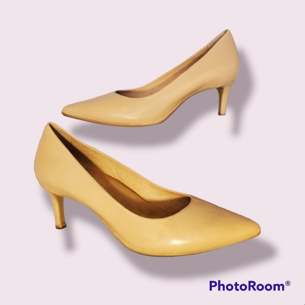Classic Nude Antonio Melani Pumps Size 6